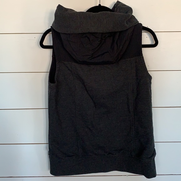 Burton vest. Great condition - Picture 2 of 2